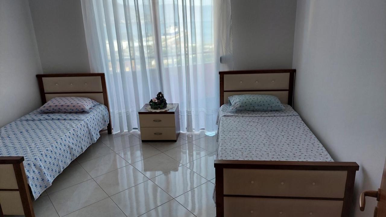 Appartamento Sweetview 2-bedroom With 3 Balcony Seaview Vlorë